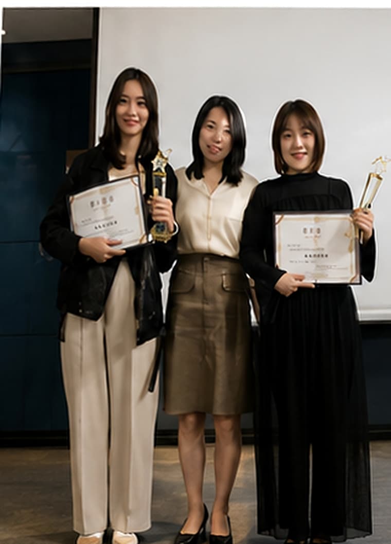DEWANG ART team members receiving professional recognition