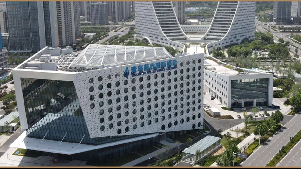 Qingdao Blue Valley International Hotel exterior